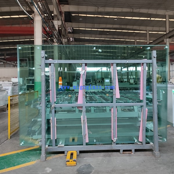 MigoGlass padel court glass with 6 countersunk holes MigoGlass padel court glass with 6 countersunk holes